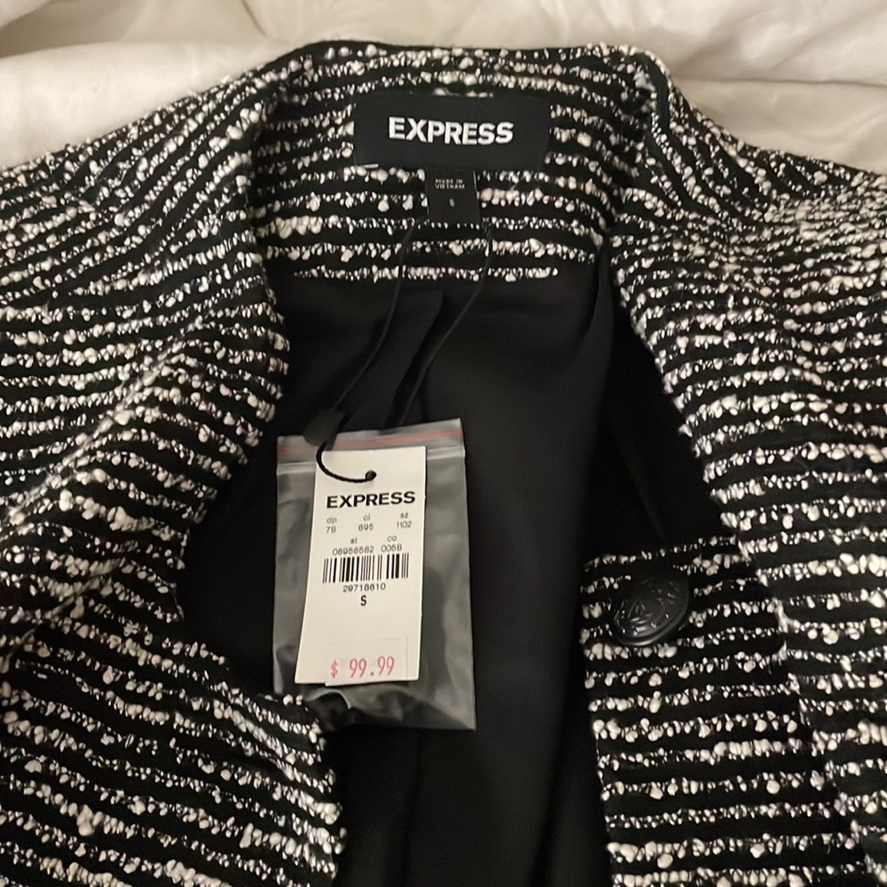 an express jacket - Picture 2 of 3